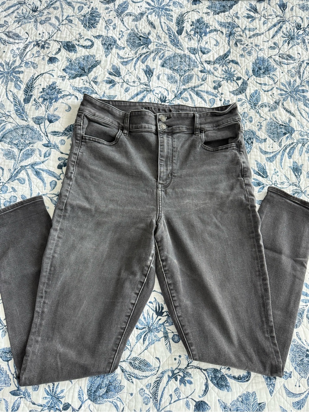 Women's Washed Black Super High-Rise Jeggins